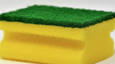 TRIK KOJI ĆE VAM OLAKŠATI ŽIVOT? Znate li zašto je dobro staviti spužvu u frižider?