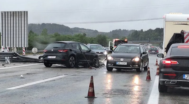 Težak udes na auto-putu kod Laktaša, saobraćaj otežan