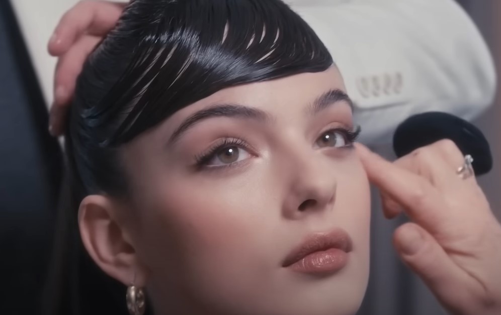 Ovako izgleda kad učiš od Monike Beluči: Deva Kasel na Diorovoj reviji iskopirala maminu omiljenu modnu formulu (FOTO)