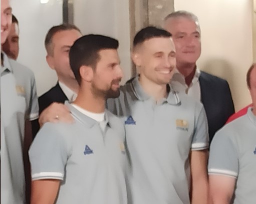 "STEFAN POSLAO TATU PO AUTOGRAM" Fotografija Đokovića i Alekse podigla buru na mrežama (FOTO)