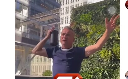 ŠOU SRĐANA ĐOKOVIĆA USRED NJUJORKA Odvrnuo pjesmu koja će biti veći hit od "Kosi tata, kosim ja" (VIDEO)