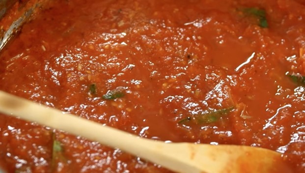 VRIJEME JE ZA ZIMNICU Najbolji recept za sos od paradajza