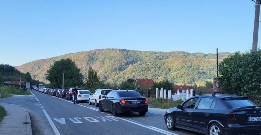 DETALJI TRAGEDIJE KOD ZVORNIKA U sudaru 2 automobila jedna osoba poginula, dijete sa teškim povredama prevezeno u bolnicu