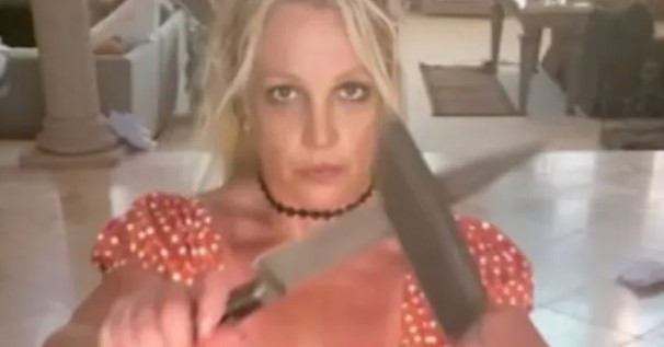BRITNI NE PRESTAJE DA ŠOKIRA Pop ikona objavila je bizaran video na Instagramu, milioni pratilaca u čudu (VIDEO)