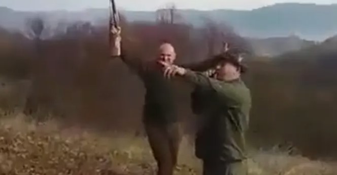 ISPLIVAO SKANDALOZAN VIDEO Policijskog komandira iz BiH ponijela pjesma pa zapucao iz puške