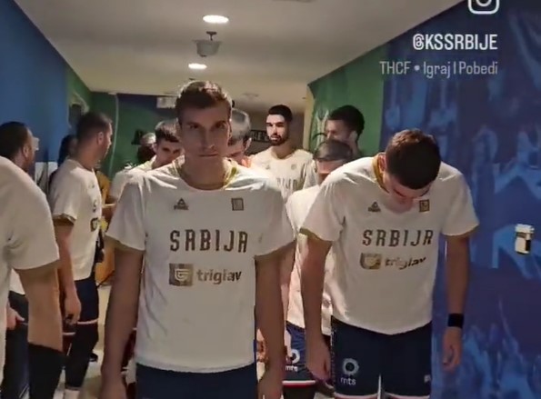 KUCNO JE ČAS NEMA NAZAD! Pešićevi momci spremni za boj: Pogledajte djelić atmosfere iz svlačionice (FOTO)