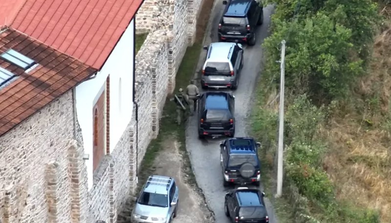 Eparhija: Naoružana lica napustila manastir, mirno ali neizvjesno