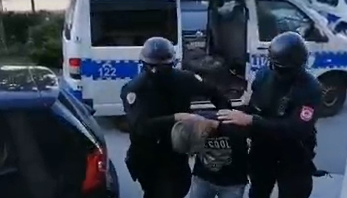 Prijedorčanin pretukao staricu i ukrao joj novac: Škavo sproveden u Tužilaštvo u Istočnom Sarajevu