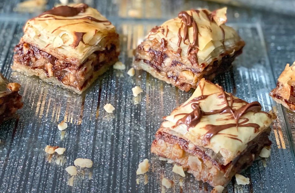 FERERO ROŠE BAKLAVA Kore sa nutelom i krckavim lješnicima zalivene neodoljivim sirupom 