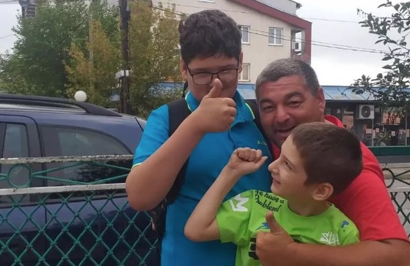 REGION OPLAKUJE TATU HEROJA Preminuo Nikola, čovjek koji je bolestan radio na suncu, spavao u kolima i prodavao šećernu vunu za sinove oboljele od autizma