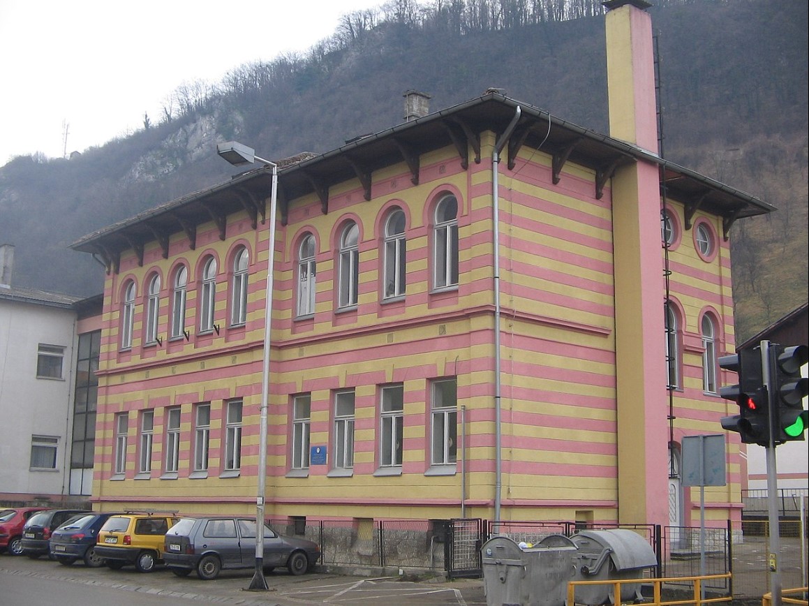 „VAŠE DIJETE SMRDI“ Direktorica osnovne škole u Banjaluci napravila skandal, izvrijeđala majku pred svim roditeljima