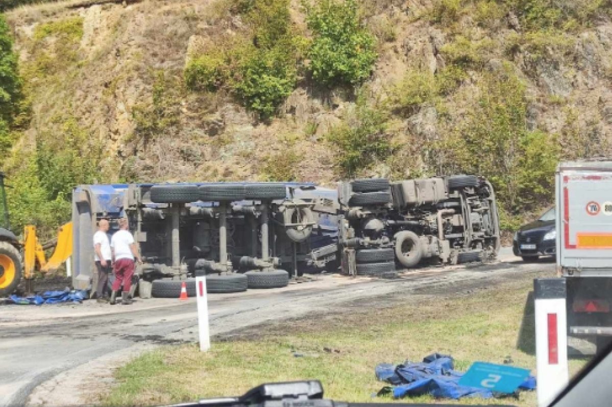 NESREĆA KOD TRAVNIKA Šleper sletio s ceste i prevrnuo se na prevoju Komar