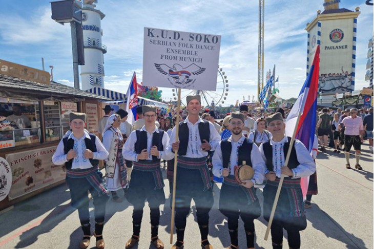 SRPSKI OPANAK U MINHENU Defile u srpskim narodnim nošnjama u okviru "Okotobarfesta" (FOTO)