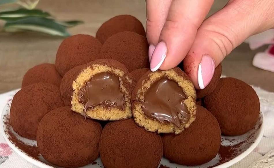 ČIZKEJK TIRAMISU SITNI KOLAČI Neodoljive bombice sa piškotama i nutelom 