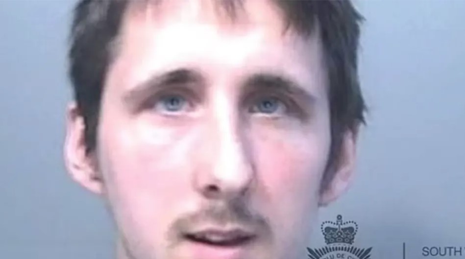 PEDOFIL ZLOSTAVLJAO BEBU, PA NA INTERNETU DIJELIO SNIMAK Vodio jeziv razgovor sa kontaktima o zločinu koji je počinio