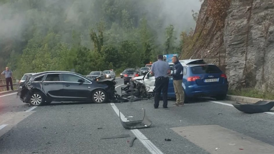 UDES KOD JABLANICE Sudarila se tri automobila i teretnjak