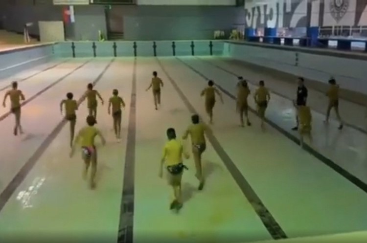 PORAŽAVAJUĆE! Mladi vaterpolisti Partizana treniraju u praznom bazenu, direktor kluba objasnio o čemu se tačno radi (VIDEO)