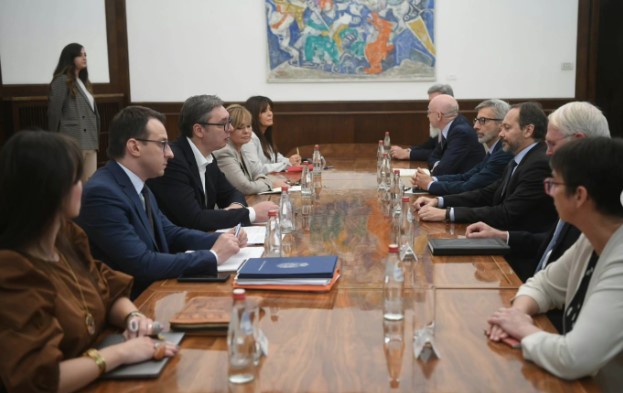 VUČIĆ: Tražio sam da KFOR preuzme brigu o bezbjednosti na KiM (FOTO)