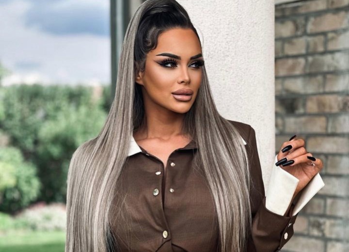 KAKVO TIJELO IMA "ŽENA OD SULTANA" U munijaturnom kupaćem stoji na rukama, a kako stoje njeni novi silikoni?