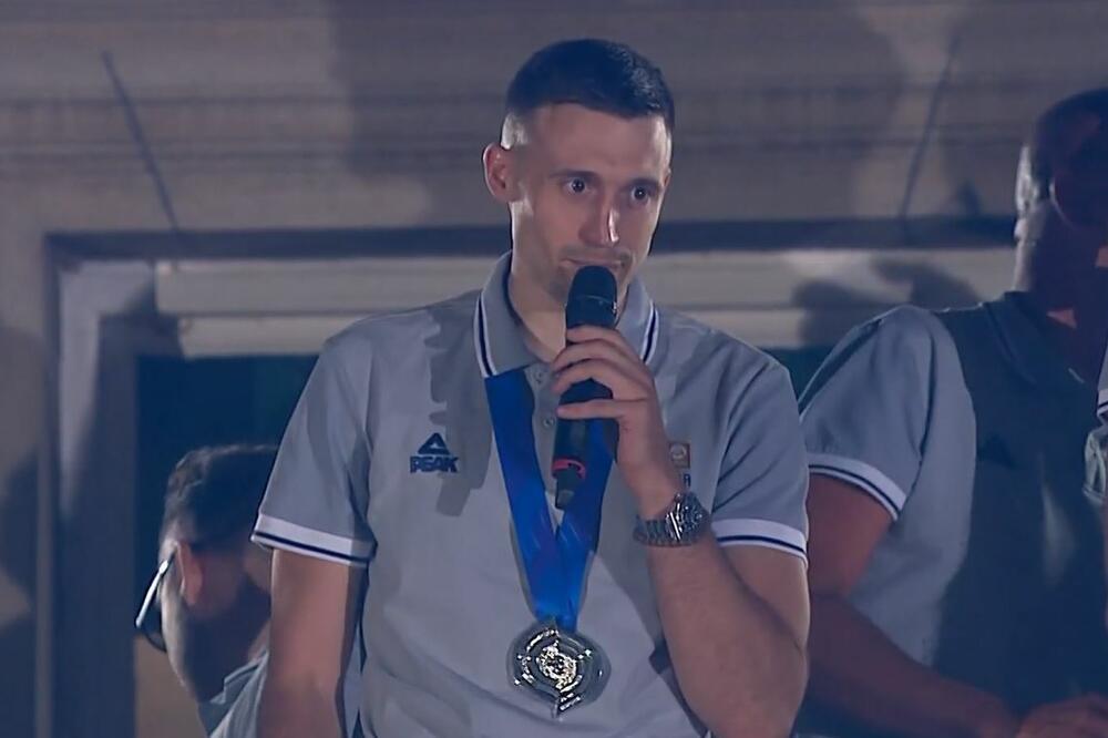 "ALEKSAAAAAAAAAA" Avramović sa suzama u očima: Velika čast i ponos je bila igrati za Srbiju, slava Bogu