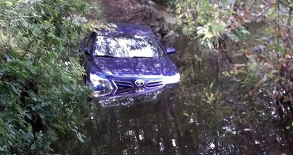 Dostavljač hrane pratio navigaciju pa završio u jezeru