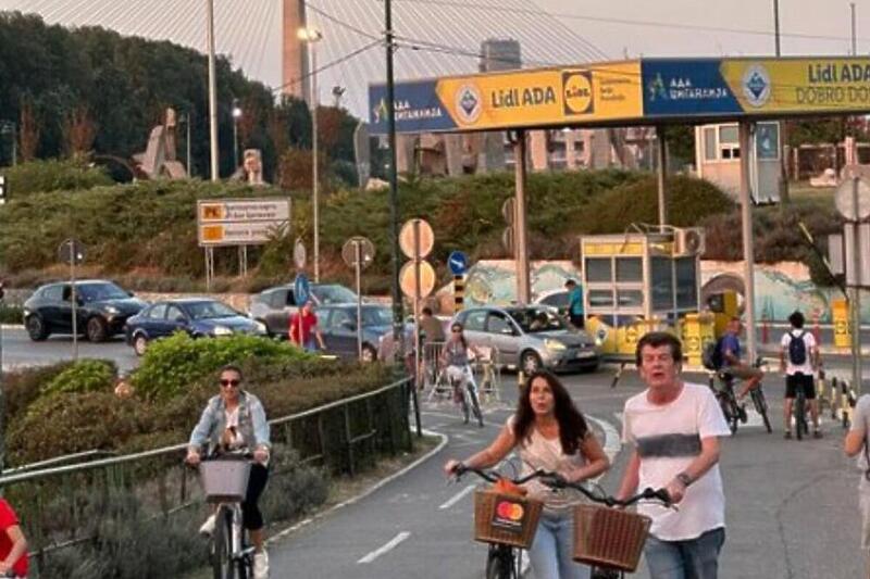 Bajaga snimljen s novom djevojkom, muzičar se požalio jer misli da mu je narušena privatnost