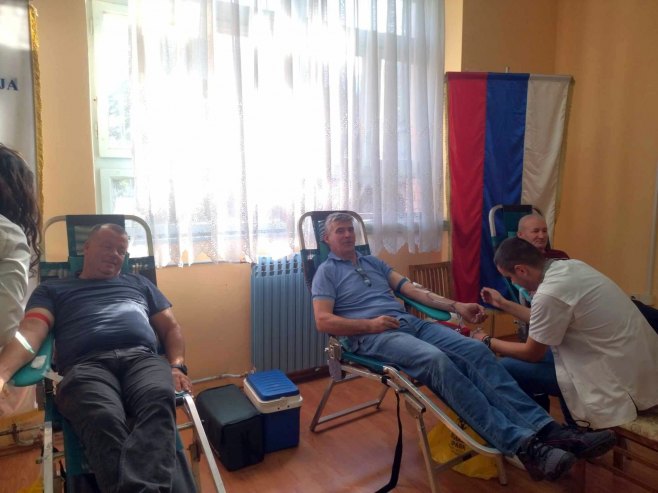HUMANOST U BRODU: Prikupljene 74 doze krvi, počele "Oktobarske svečanosti slobode"