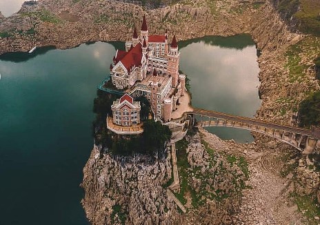 Kinezi izgradili repliku najpoznatijeg dvorca koji je bio inspiracija za Diznijeve crtaće (FOTO)