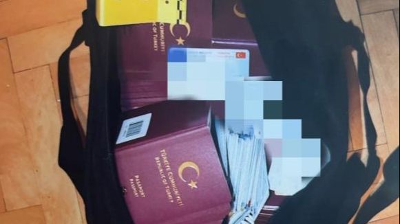 ZBOG KRIJUMČARENJA LJUDI Uhapšene tri osobe u Sarajevu: Pronađeni novac i dokumenti