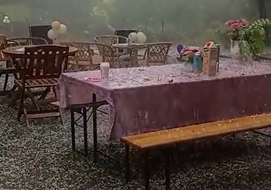 NEVRIJEME STIGLO U SRBIJU Jak grad se sručio na Frušku goru 
