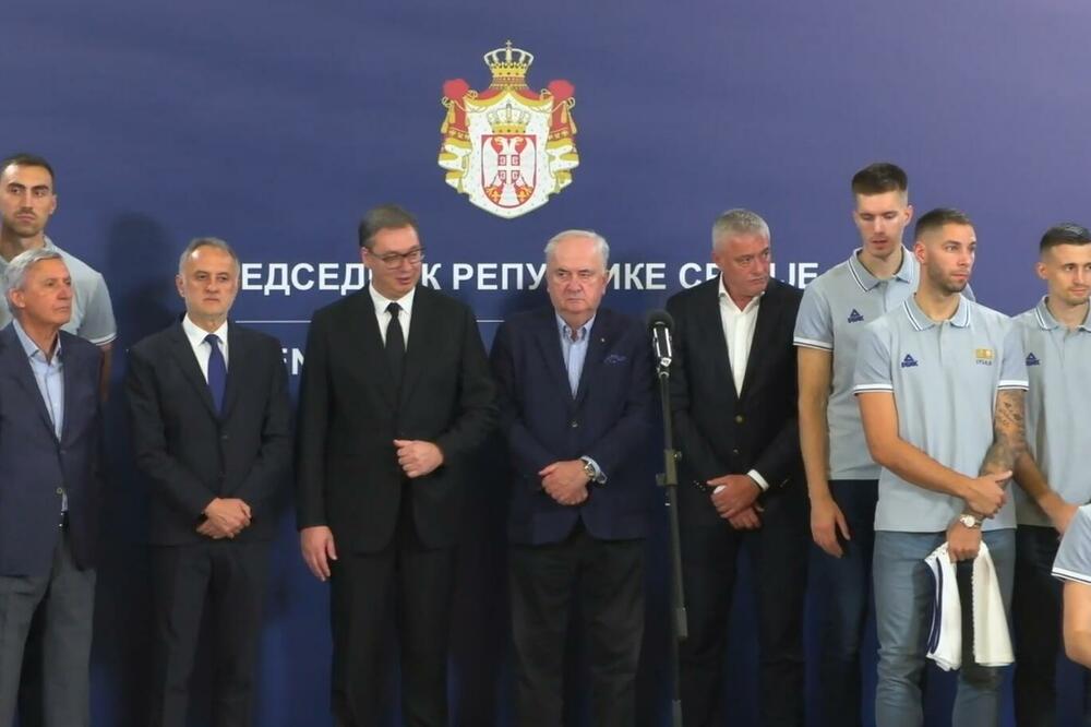 SRBIJA ČEKA HEROJE Na balkon sa košarkašima stiže i Novak Đoković