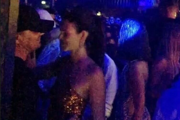 MLAĐE JE SLAĐE Leonardo Dikaprio uhvaćen u vreloj sceni u noćnom klubu sa 25-ogodišnjom manekenkom (FOTO)
