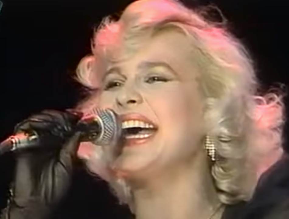 "PRIJETIO JE DA ĆE UBITI DIJETE I MENE" Bila Brenina rivalka, a onda je nestala na vrhuncu popularnosti