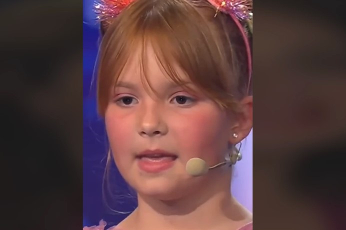 "NIJE TI OVO SRBIJA!" Djevojčica (8) iz Slovenije na takmičenju otpjevala srpsku pjesmu, pa je sramno izvrijeđali (VIDEO)