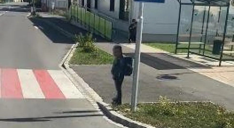 SNIMAK POSTAO HIT NA DRUŠTVENIM MREŽAMA Vozač stao propustiti dijete, pa se šokirao: "Ajde prolazi!" (VIDEO)