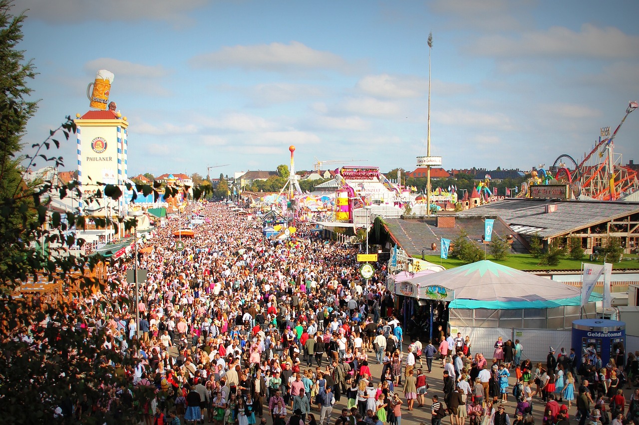 Počeo 188. Oktoberfest: Ove godine krigla piva od 12 do 14 evra, očekuje se oko milion posjetilaca
