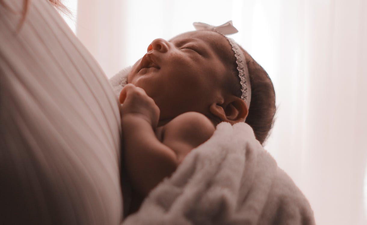 Kako na bebu stvarno utiče ako roditelji ignorišu njen plač