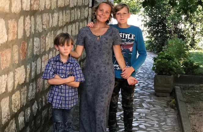 RUSKINJA SE PRESELILA U SRBIJU SA 5 SINOVA Na placu od 30 ari gaji biljke bez kojih Rusi ne mogu: Tu sam pronašla sve što je čovjeku za srećan život potrebno (FOTO)