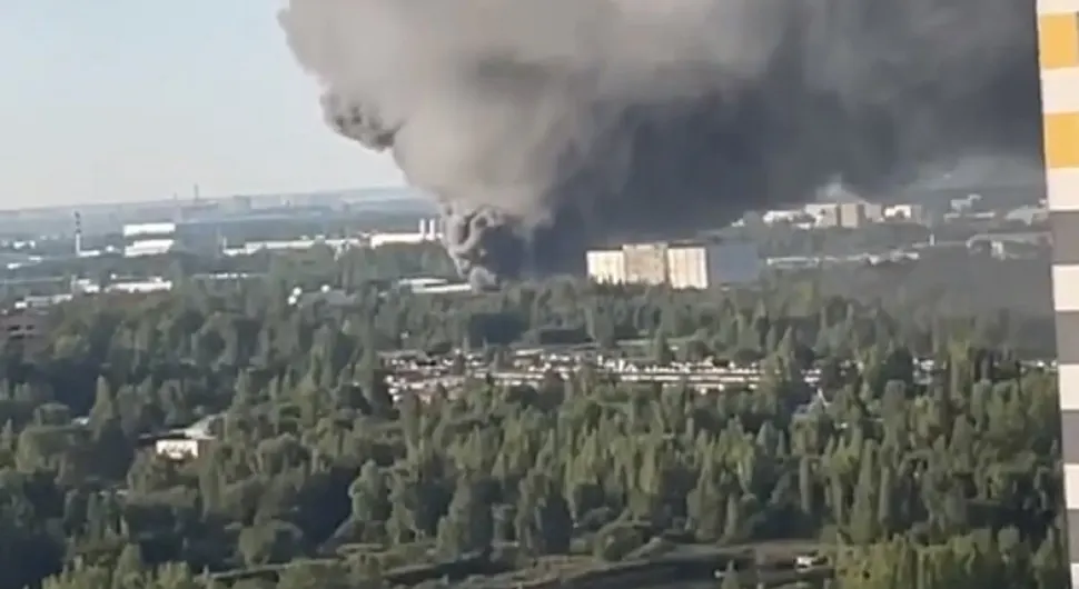 Velik požar u Sankt Peterburgu (VIDEO)