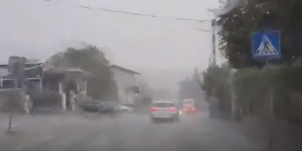 NEVRIJEME U ZAGREBU Pljusak sa grmljavinom protutnjao Hrvatskom, upaljen žuti meteoalarm (VIDEO)