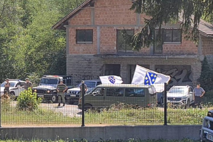 IMAJU LI IMALO STIDA?! Istaknute ratne zastave Armije RBiH tokom marša "Stazom egzodusa"