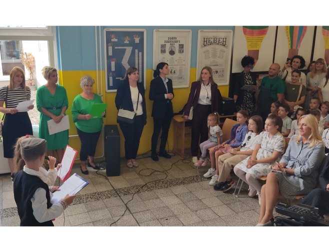 ŽELIM VAM MNOGO USPJEHA I PETICA Cvijanovićeva posjetila Osnovnu školu "Zmaj Јova Јovanović"