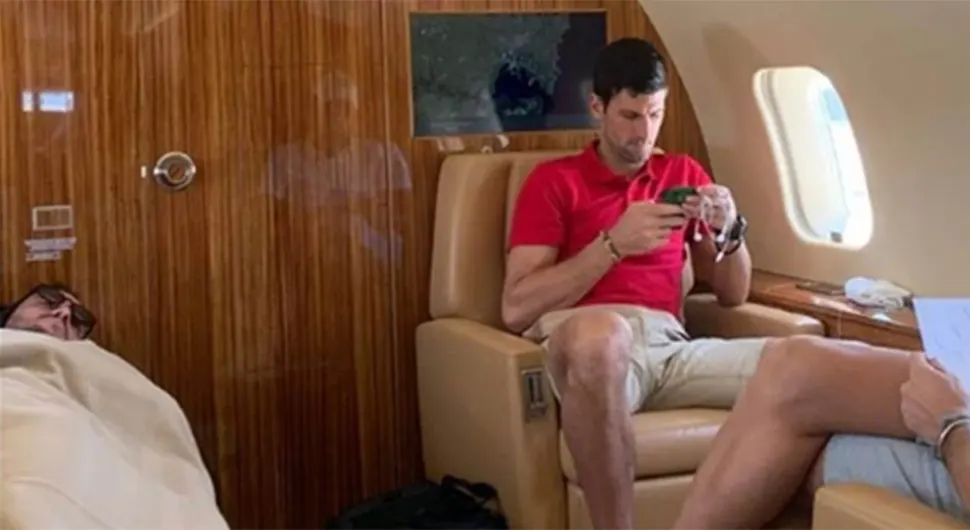 SVE PRŠTI OD LUKSUZA Zavirite u Đokovićev privatni avion (FOTO)