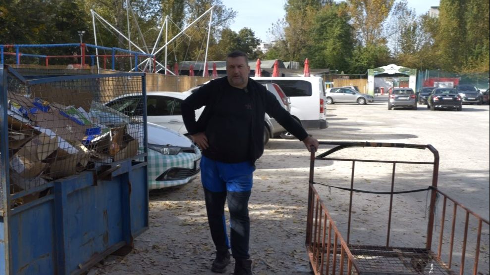 ŽIVI OD 120 KM SOCIJALE Nenad iz Sarajeva: Ljudi mi zavide što skupljam smeće (VIDEO)
