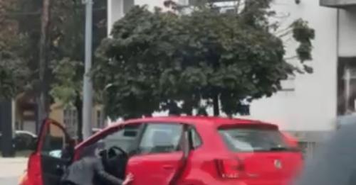 OGLASILA SE POLICIJA Banjalučanka koja je izvršila nuždu u centru grada propisno kažnjena