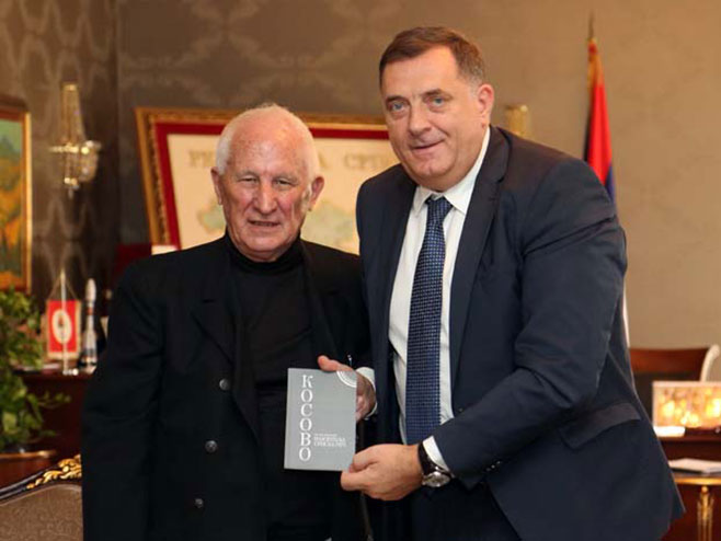 "JAKA PORUKA ZA SVE" Bećković: Dodik neustajanjem u sudnici rekao sve o Sudu BiH