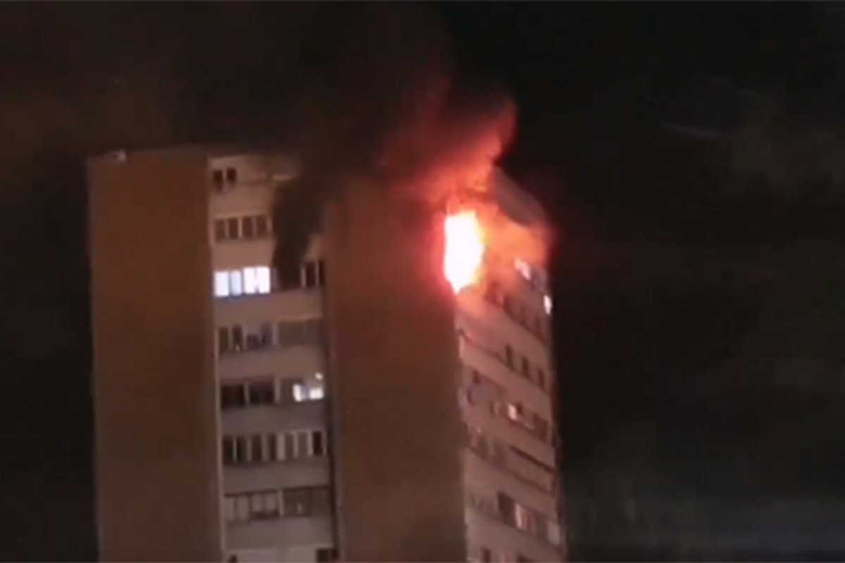 UŽAS U KRAGUJEVCU Izbio požar u zgradi, dvoje mrtvih (VIDEO)