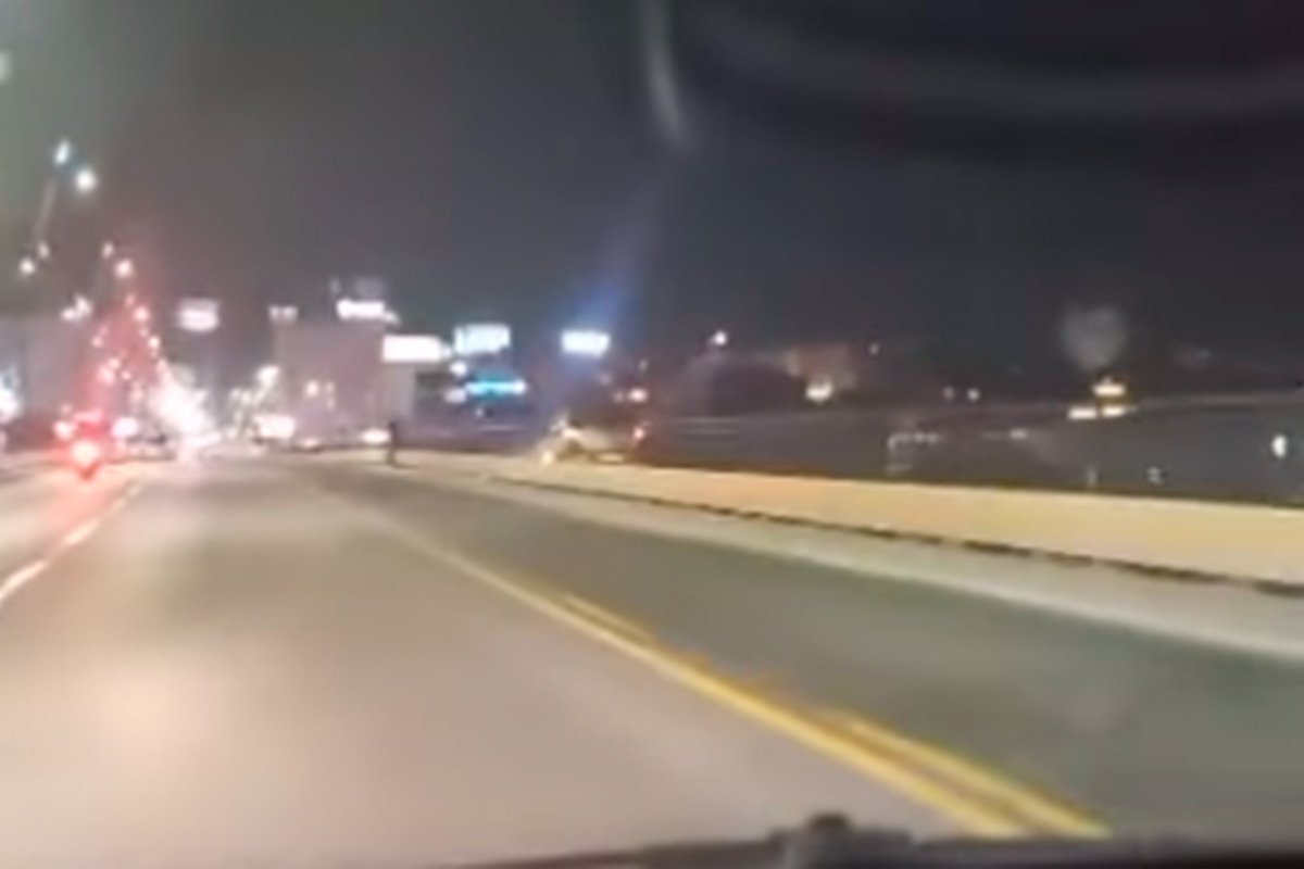 SUPROTAN SMJER ODLAZI U ZABORAV Bahati vozač jurio pješačkom stazom na mostu (VIDEO)