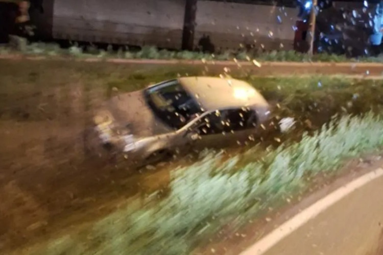 Nezgoda kod Prijedorske petlje, automobilom sletio sa puta
