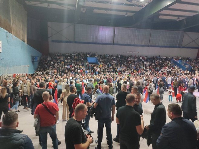 U Zvorniku veliki narodni miting "Branimo Srpsku" (FOTO)